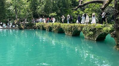 may-day-family-trip-to-guizhou封面